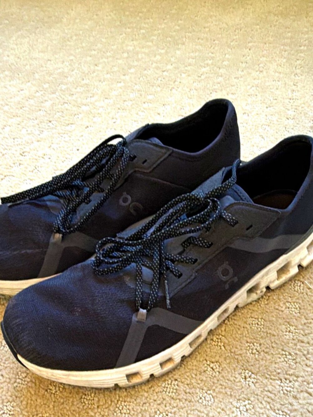 On Cloud Low Top Black/White Men's Athletic Sneakers Sz 10.5